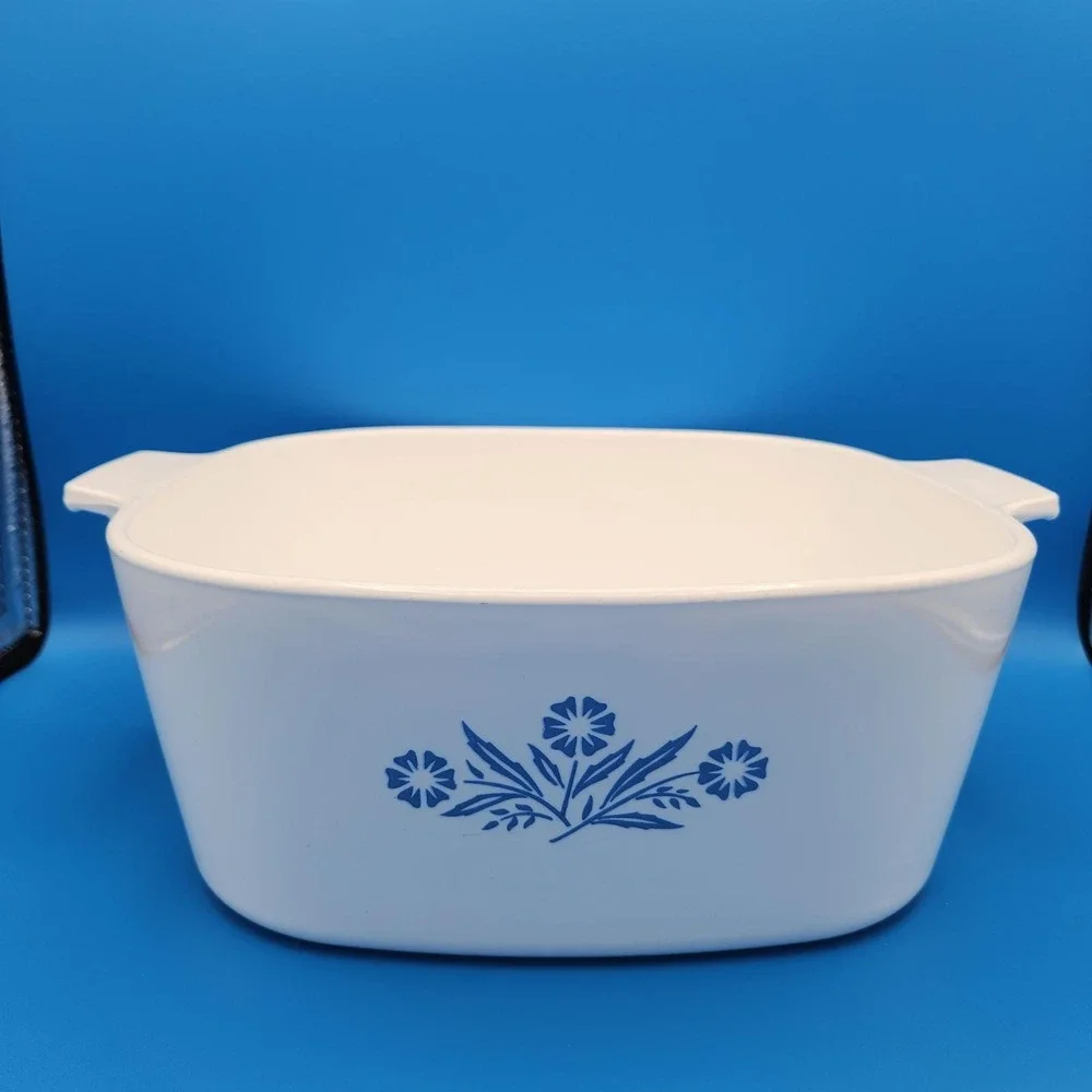Vintage 4 qt Corningware Cornflower Dutch Oven‎ P-84-B Casserole with Lid
